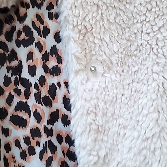 NWT, Women's Triple Star Coat with matching scarf - Picture 3 of 7